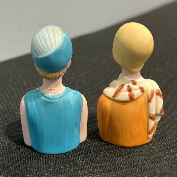 Set of 8 - Avon American Fashion Porcelain Thimbles - Picture 11 of 12